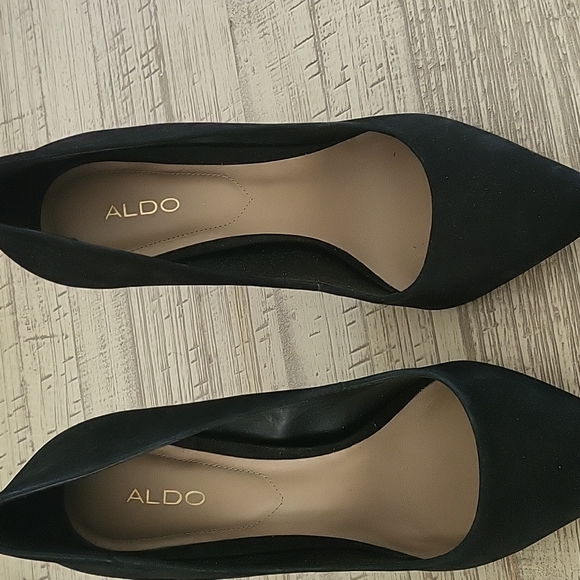 Suede Pumps - Picture 3 of 4